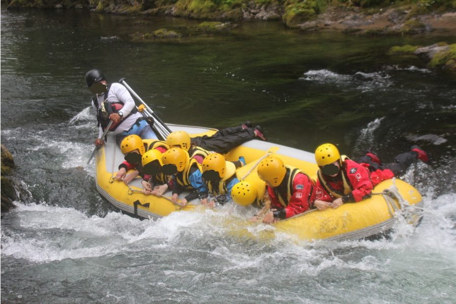 クラブメッド北海道トマム｜オプショナルツアーでラフティングに参加