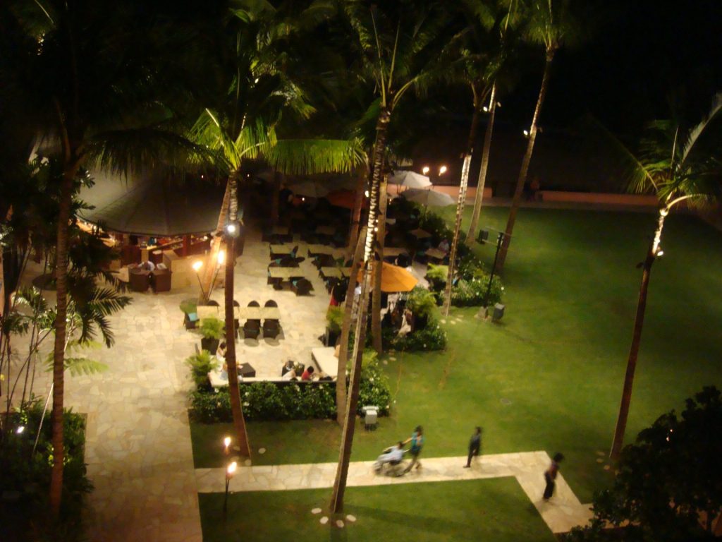 ロイヤルハワイアン　ヒストリックウィングの夜景