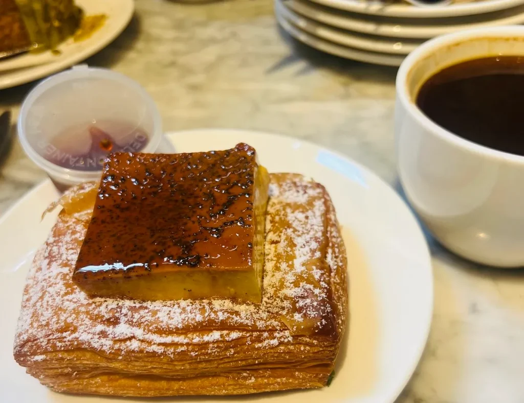 クアラルンプールのオススメベーカリー|KLCG Confectionery & Bakery, Medan Pasari-イートインカフェの様子