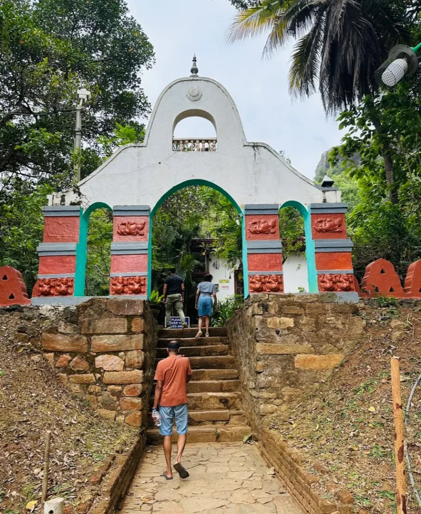 スリランカ子連れ旅｜ビンドゥガラロック入り口