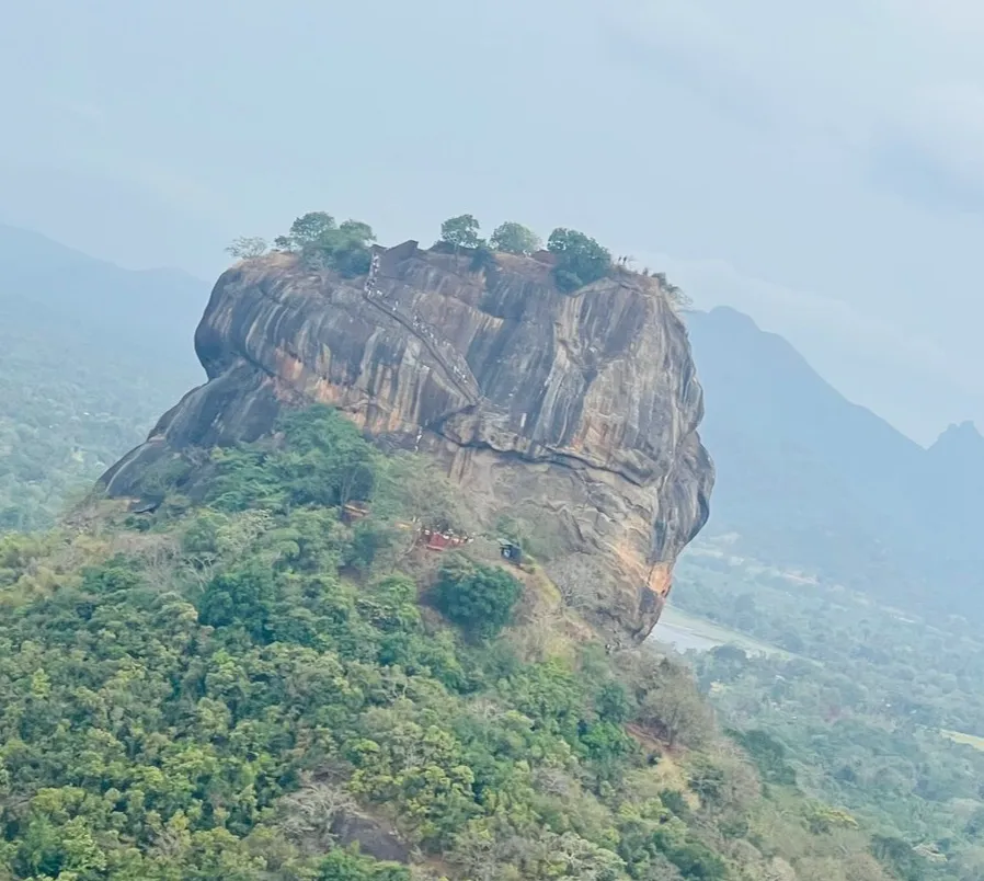 スリランカ子連れ旅｜ビンドゥガラロックから見たシーギリヤロック