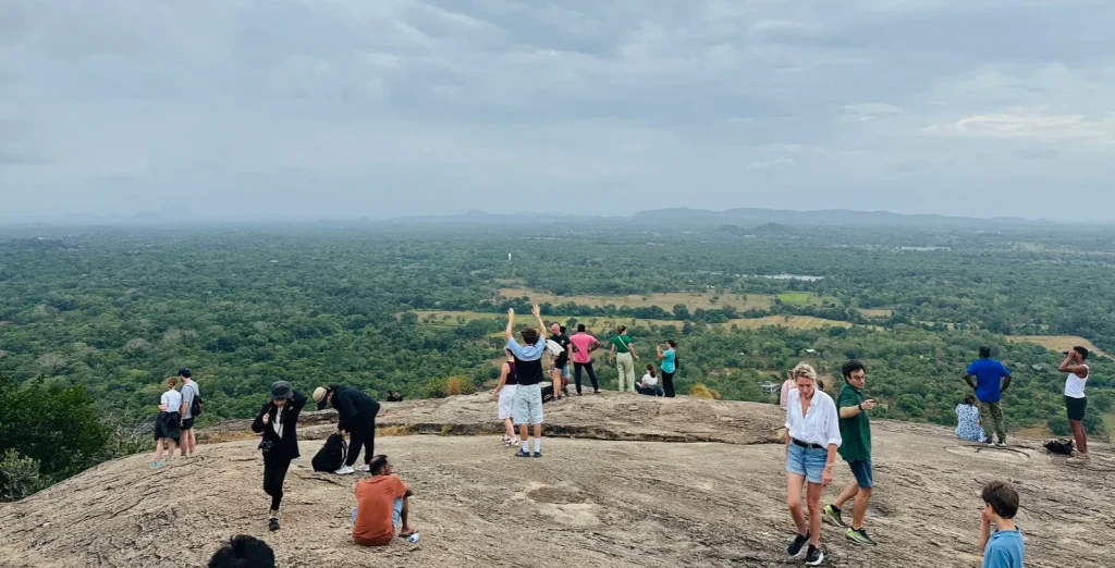 スリランカ子連れ旅｜ビンドゥガラロック山頂