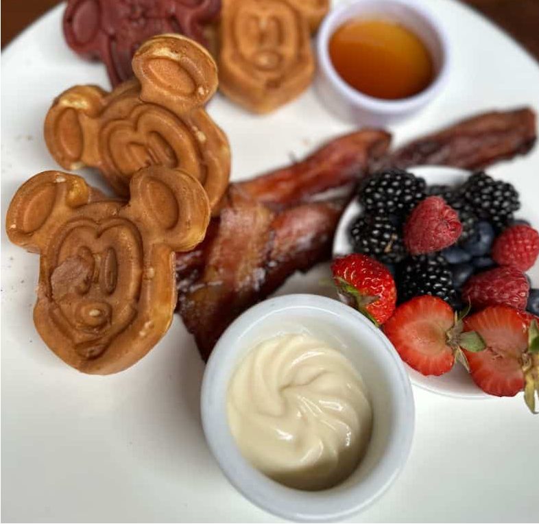 アウラニディズニーリゾート＆スパ　朝食会場レストランマカヒキ｜ミッキーワッフル