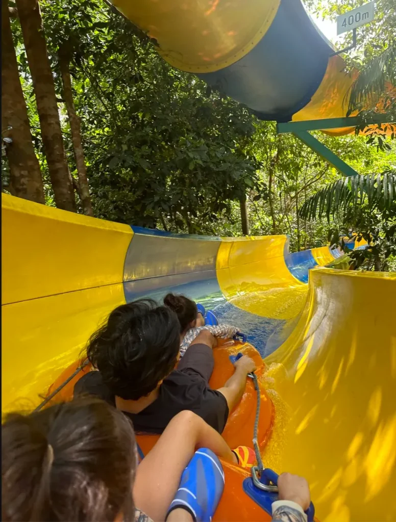 ESCAPE エスケープペナン　ウォータースライダー