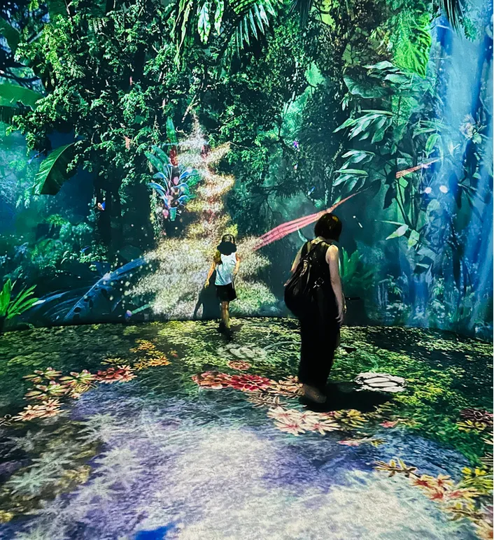 ガーデンズバイザベイ クラウドフォレスト施設内