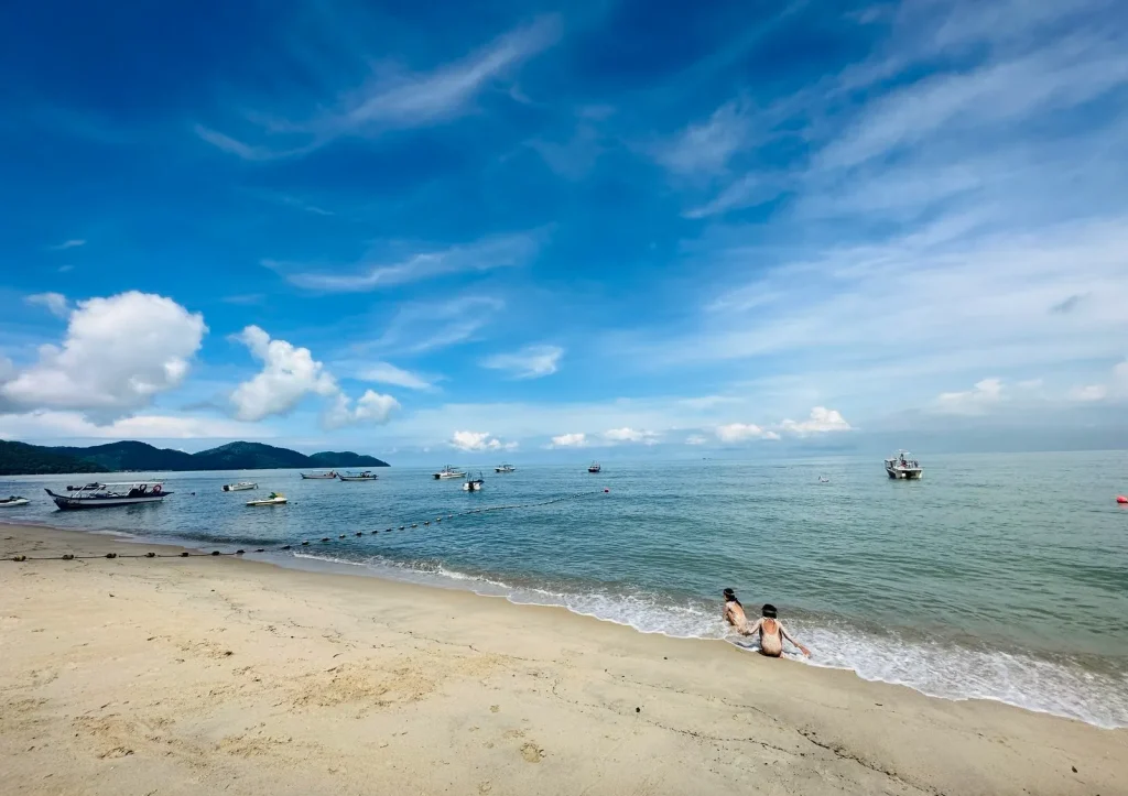 シャングリラ ゴールデン サンズ ペナン (Shangri-La Golden Sands, Penang)ホテル前のビーチ