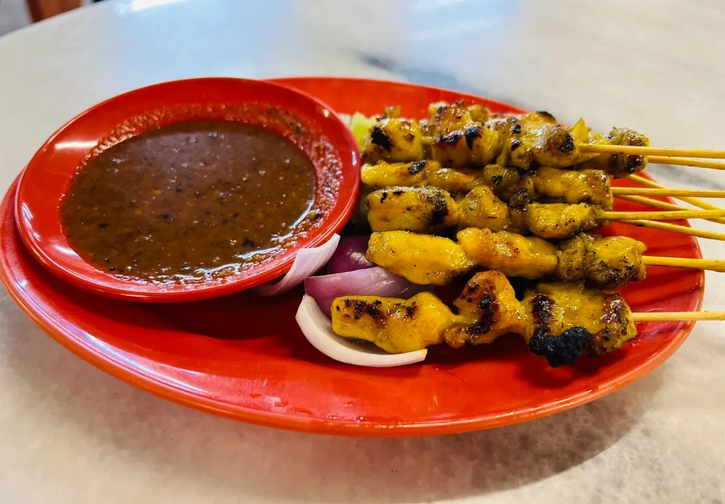 バトゥフェリンギ・ナイトマーケットで注文したsate