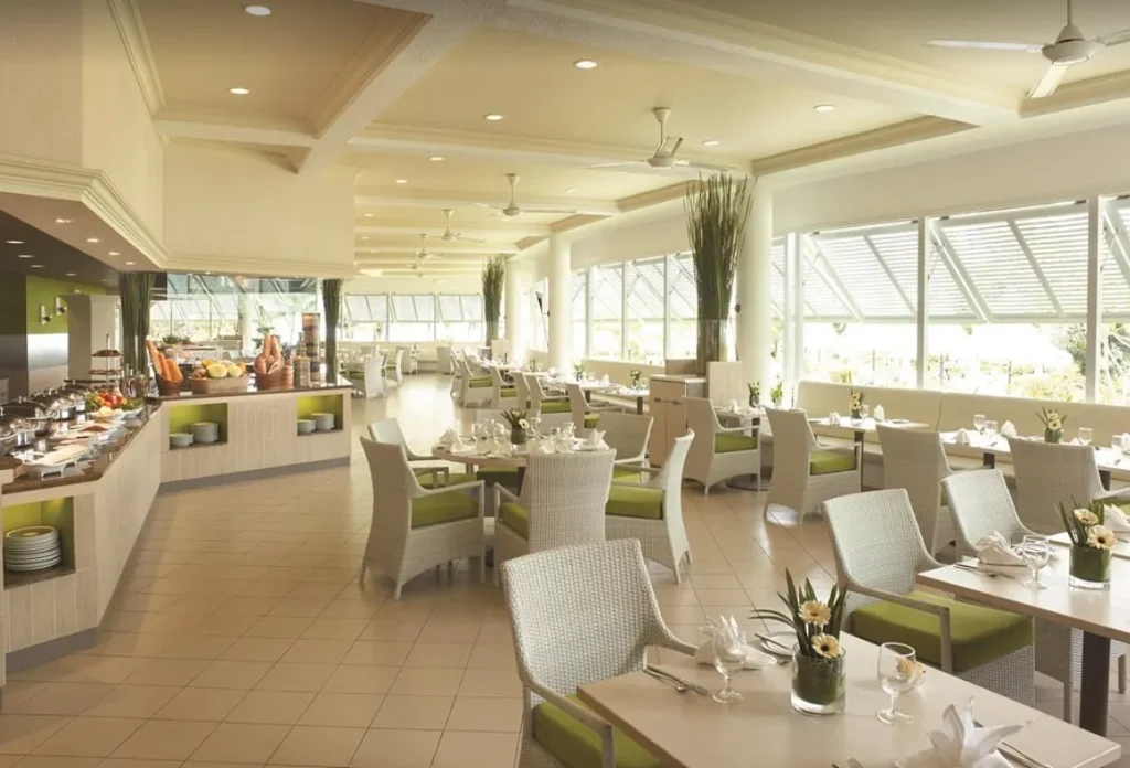 シャングリラ ゴールデン サンズ ペナン (Shangri-La Golden Sands, Penang)朝食会場