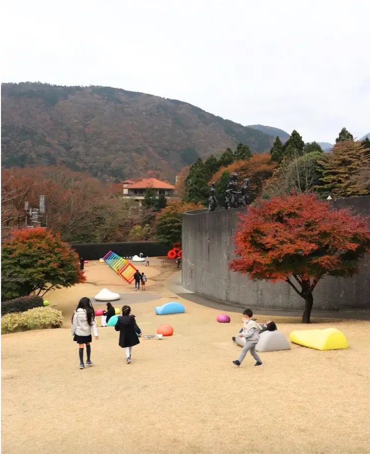 箱根彫刻の森美術館展示 ポケっと。