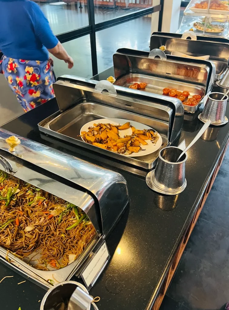 ヘリタンスカンダラマ子連れ宿泊記｜朝食ビュッフェ温菜