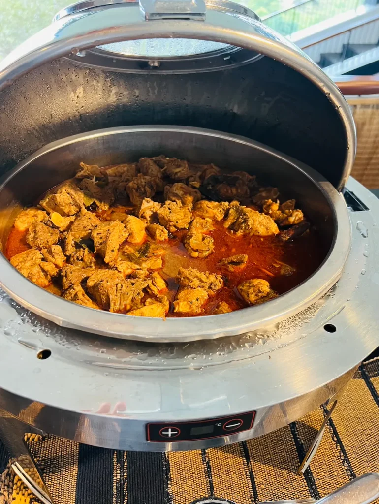 ヘリタンスカンダラマ子連れ宿泊記｜朝食ビュッフェスリランカカレー