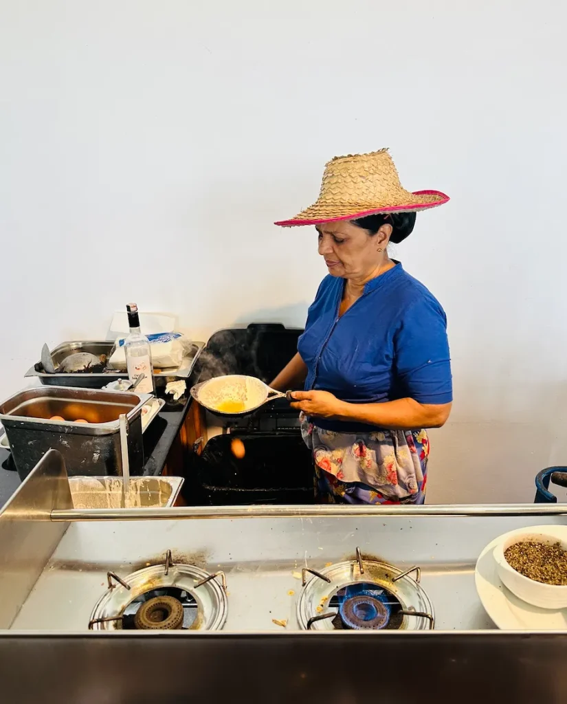 ヘリタンスカンダラマ子連れ宿泊記｜朝食ビュッフェスリランカ料理