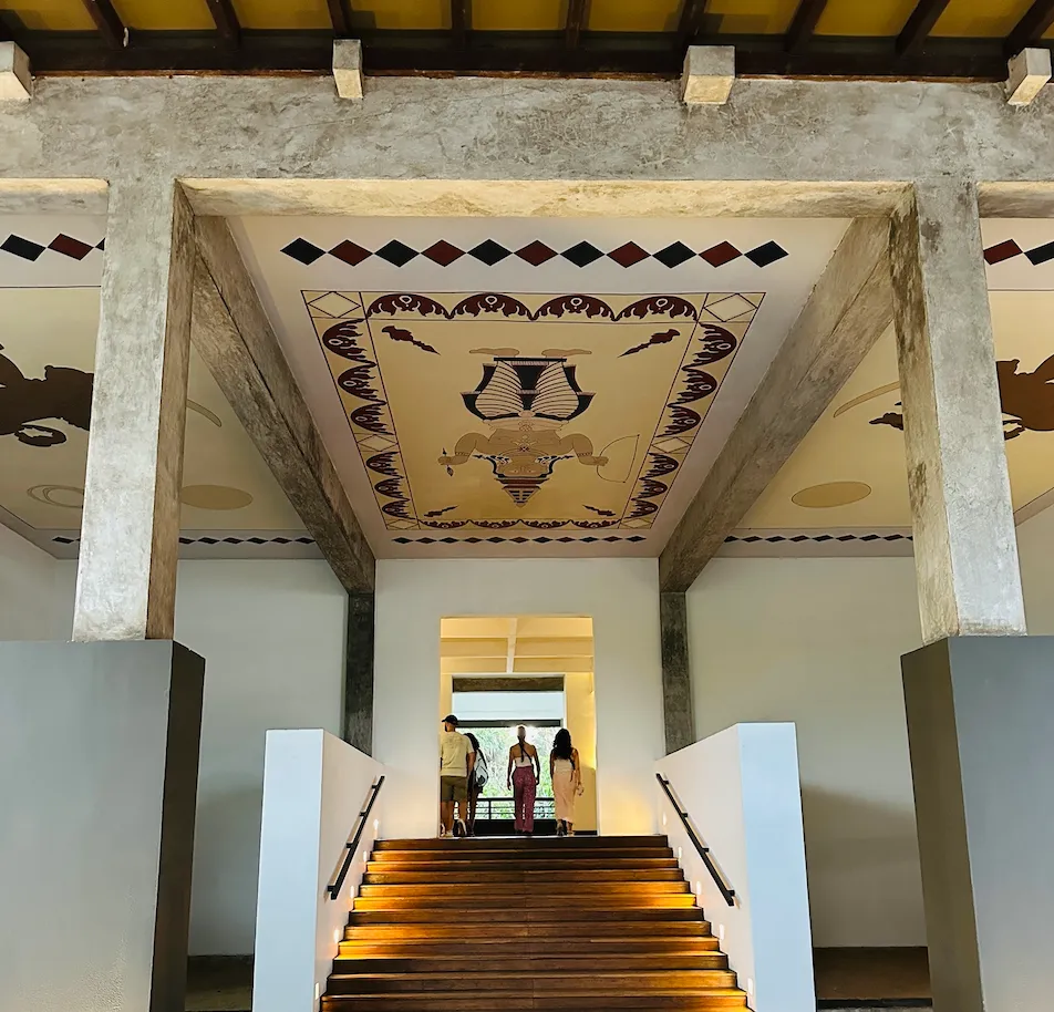 ジェットウィングビーチホテルエントランス｜スリランカバワ建築｜宿泊記