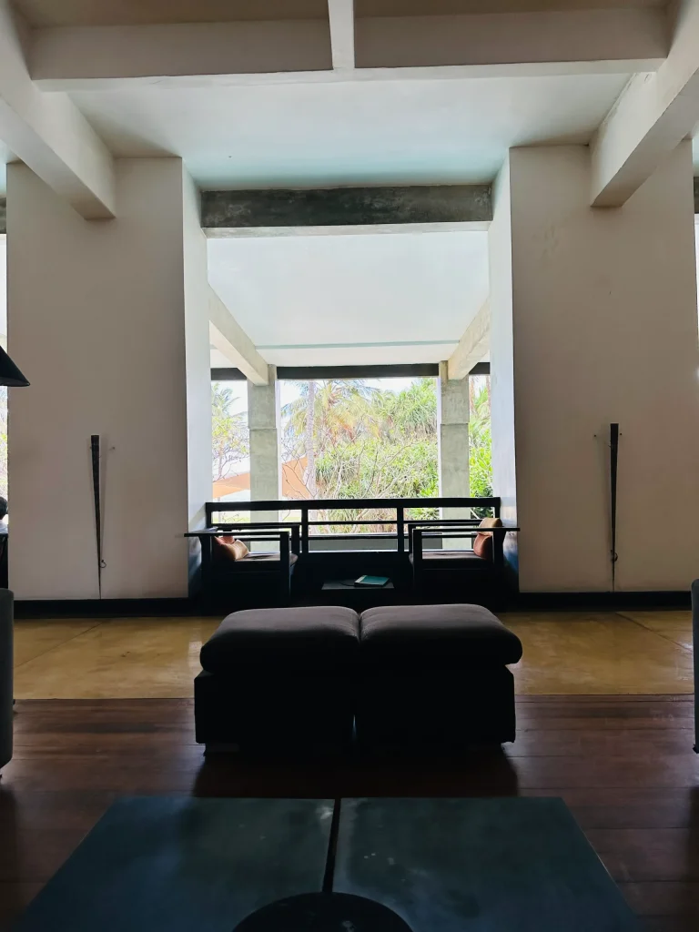 ジェットウィングビーチホテルロビー｜スリランカバワ建築｜宿泊記