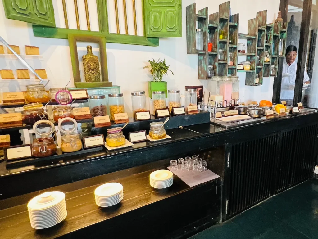 ジェットウィングブルーホテル宿泊記｜朝食ビュッフェ｜スリランカニゴンボ｜