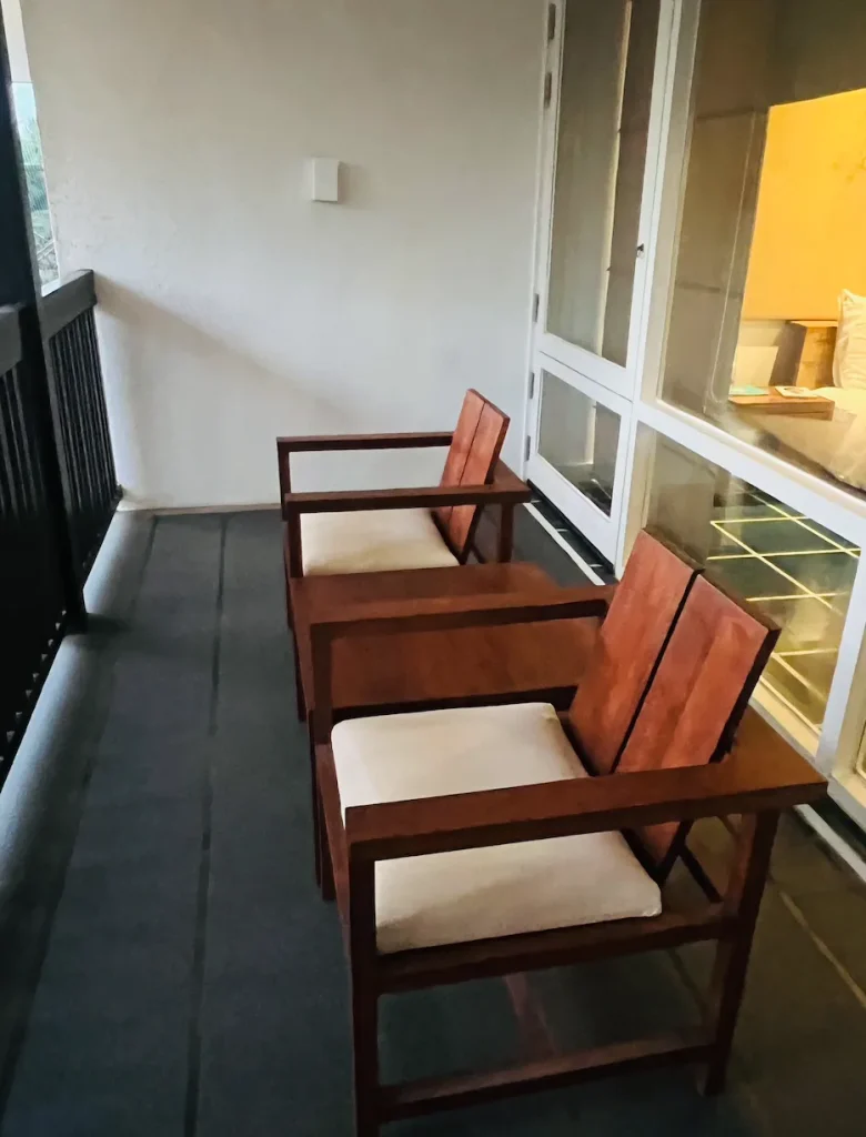 ジェットウィングブルーホテル宿泊記｜ベランダ｜スリランカニゴンボ｜