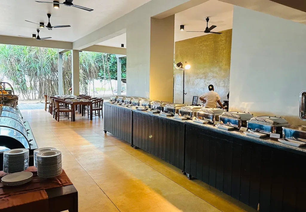 ジェットウィングビーチホテル朝食ビュッフェ｜スリランカバワ建築｜宿泊記