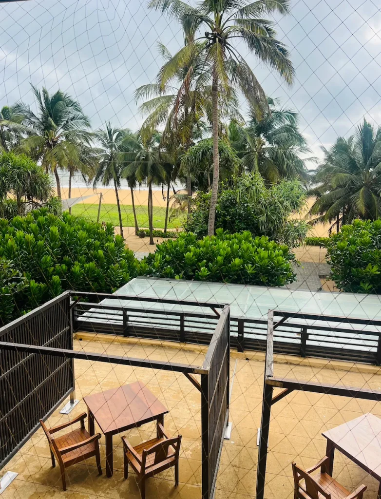 ジェットウィングビーチホテルラナイからの景色｜スリランカバワ建築｜宿泊記