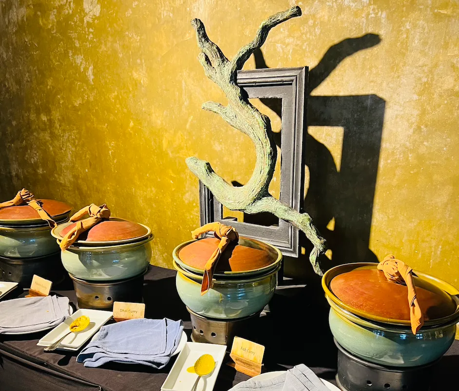 ジェットウィングビーチホテル朝食ビュッフェのスリランカカレー｜スリランカバワ建築｜宿泊記