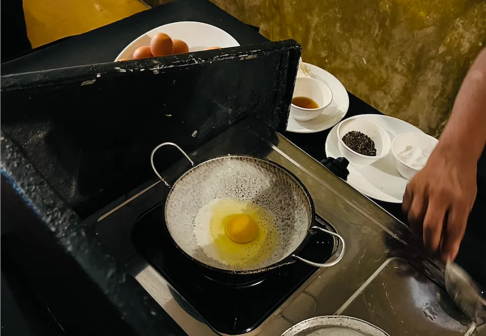 ジェットウィングビーチホテル朝食ビュッフェのスリランカ卵料理｜スリランカバワ建築｜宿泊記