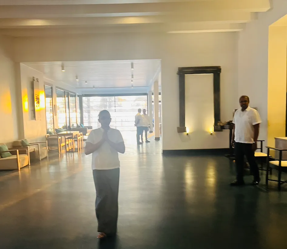 ジェットウィングブルーホテル｜ロビー・エントランス｜スリランカニゴンボ｜宿泊記