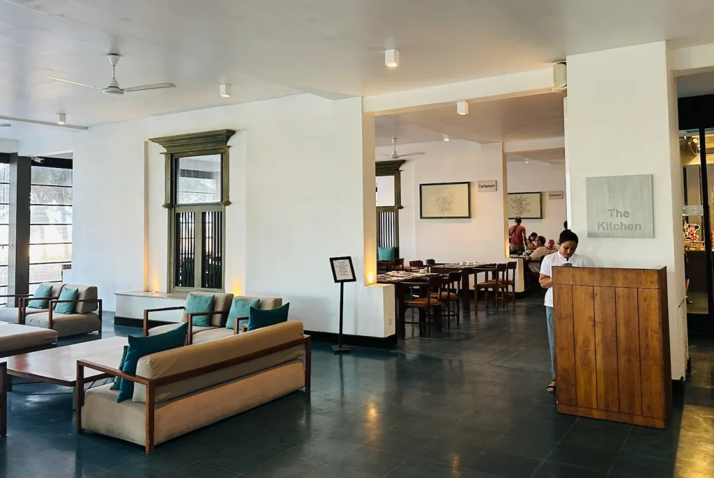 ジェットウィングブルーホテル｜レストラン｜スリランカニゴンボ｜宿泊記