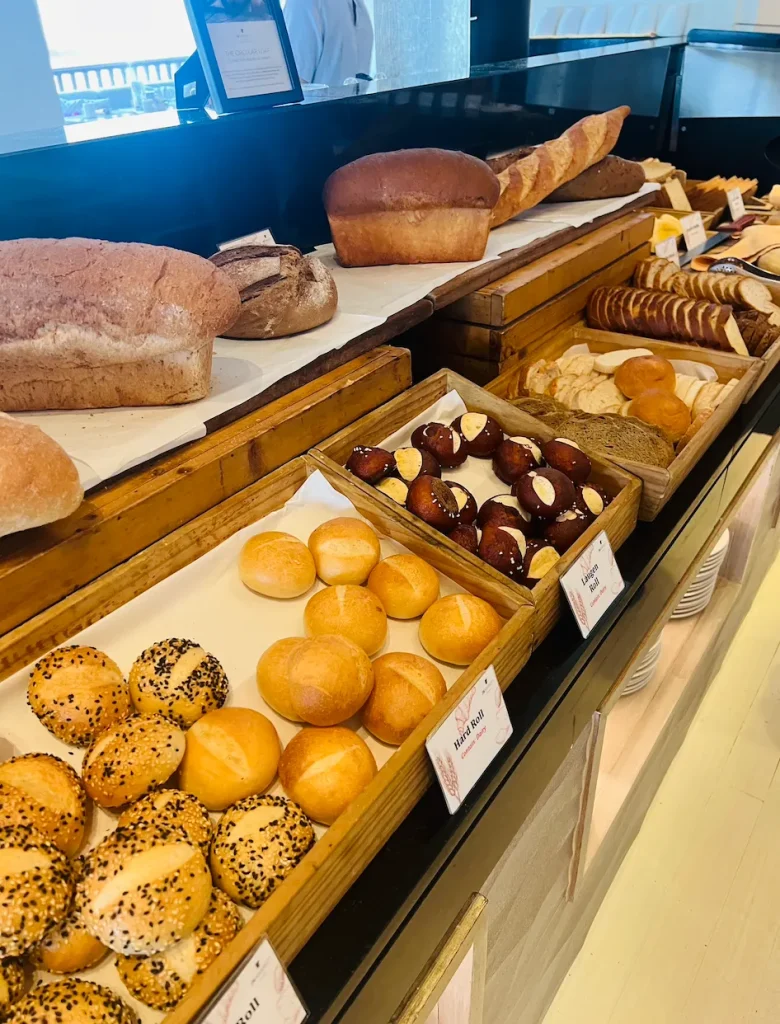 子連れにおすすめ!JWマリオット プーケット リゾート&スパ|朝食JWカフェ ビュッフェ ハード系パン