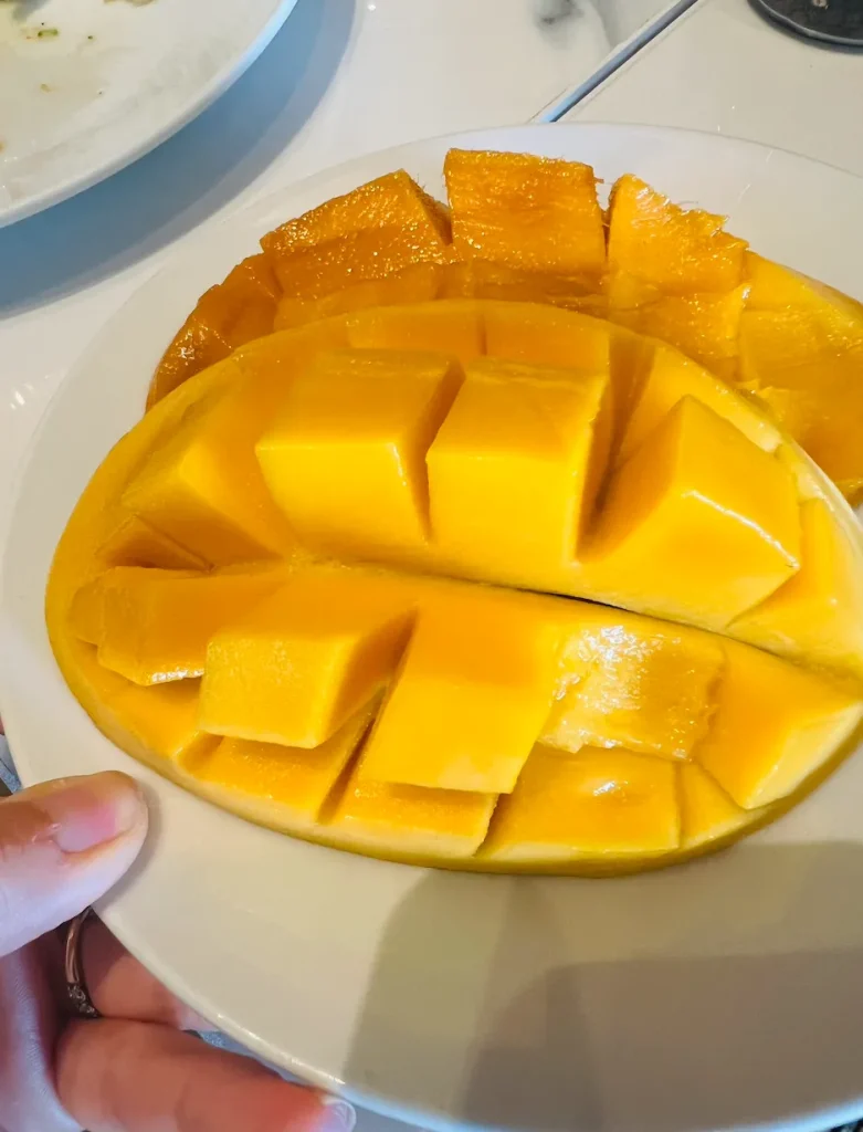 子連れにおすすめ!JWマリオット プーケット リゾート&スパ|朝食JWカフェ ビュッフェ カットマンゴー