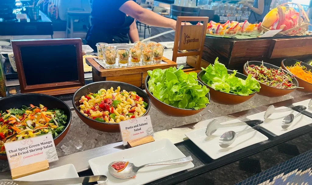 子連れにおすすめ!JWマリオット プーケット リゾート&スパ|朝食JWカフェ ビュッフェ サラダコーナー