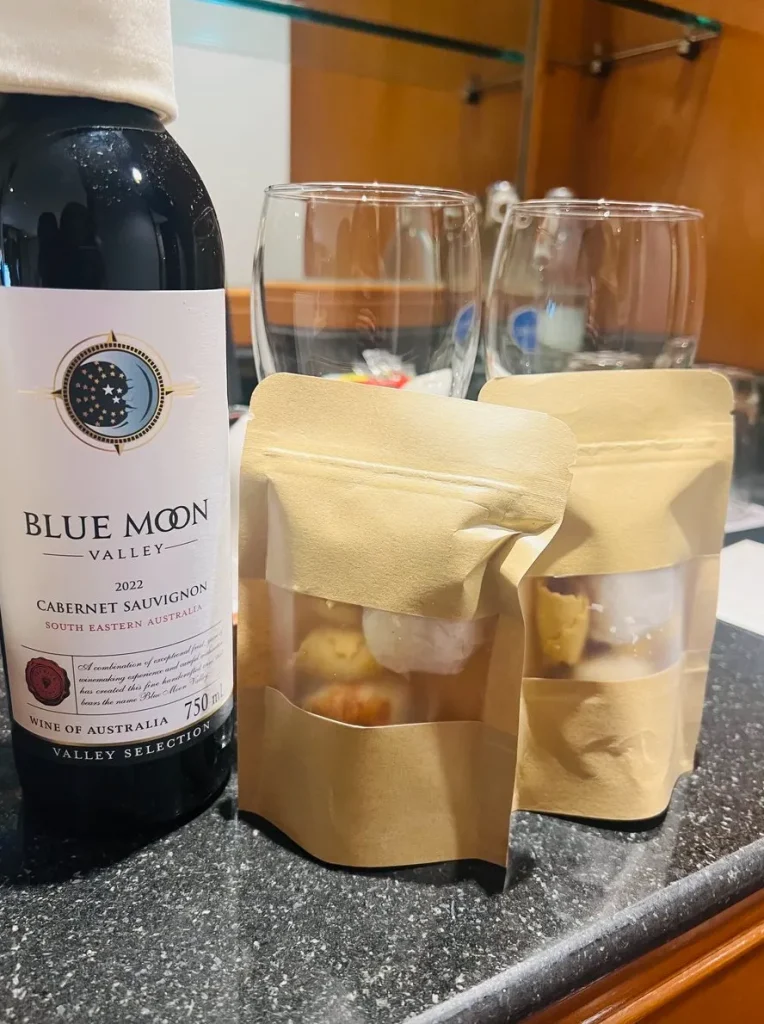 子連れにおすすめ!JWマリオット プーケット リゾート&スパ|宿泊特典でいただいたワインと焼き菓子