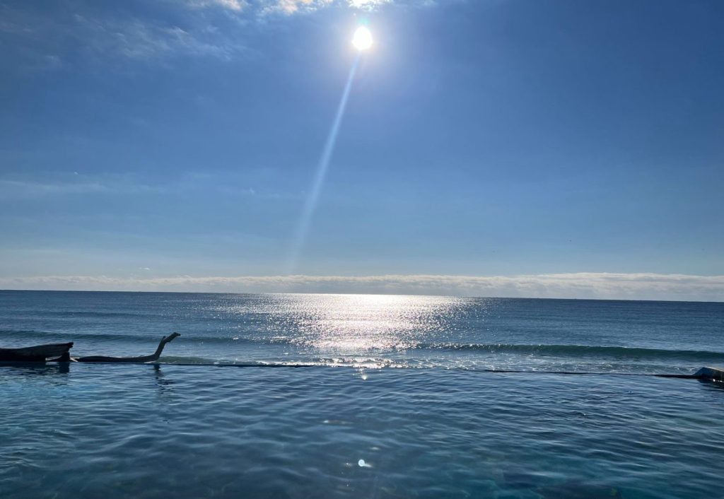 鴨川シーワールドに隣接する海