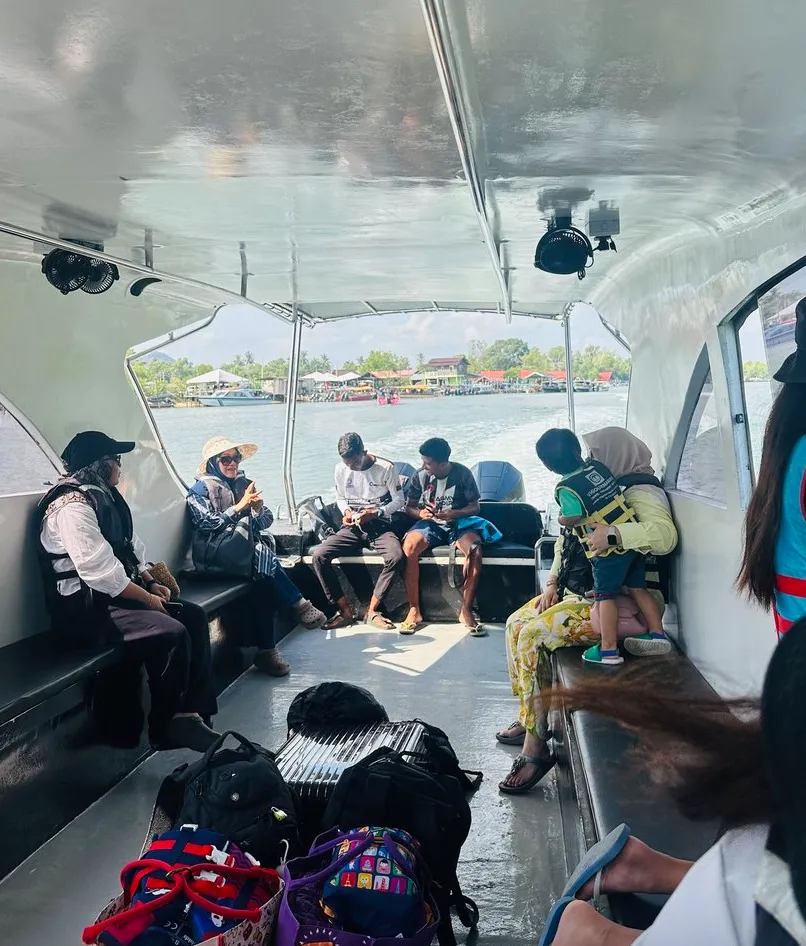 レダン島に行くフェリー