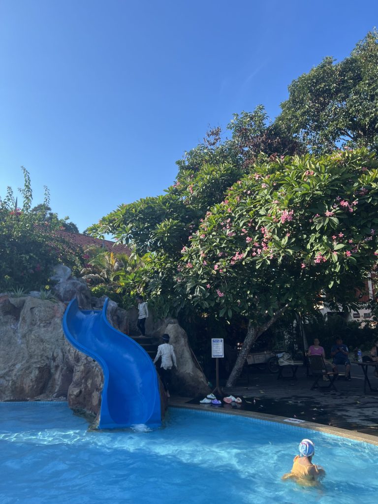 ラグーナ レダン アイランド リゾートスライダー付きプール