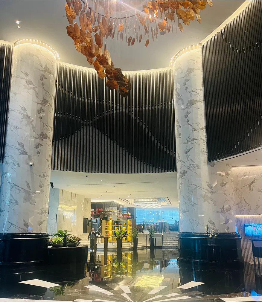 ルネッサンスホテルクアラルンプール ロビーと朝食会場