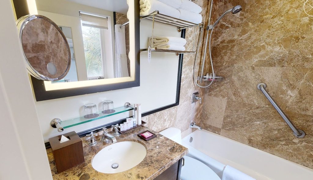 ロイヤルハワイアン　ヒストリックウィングのバスルーム