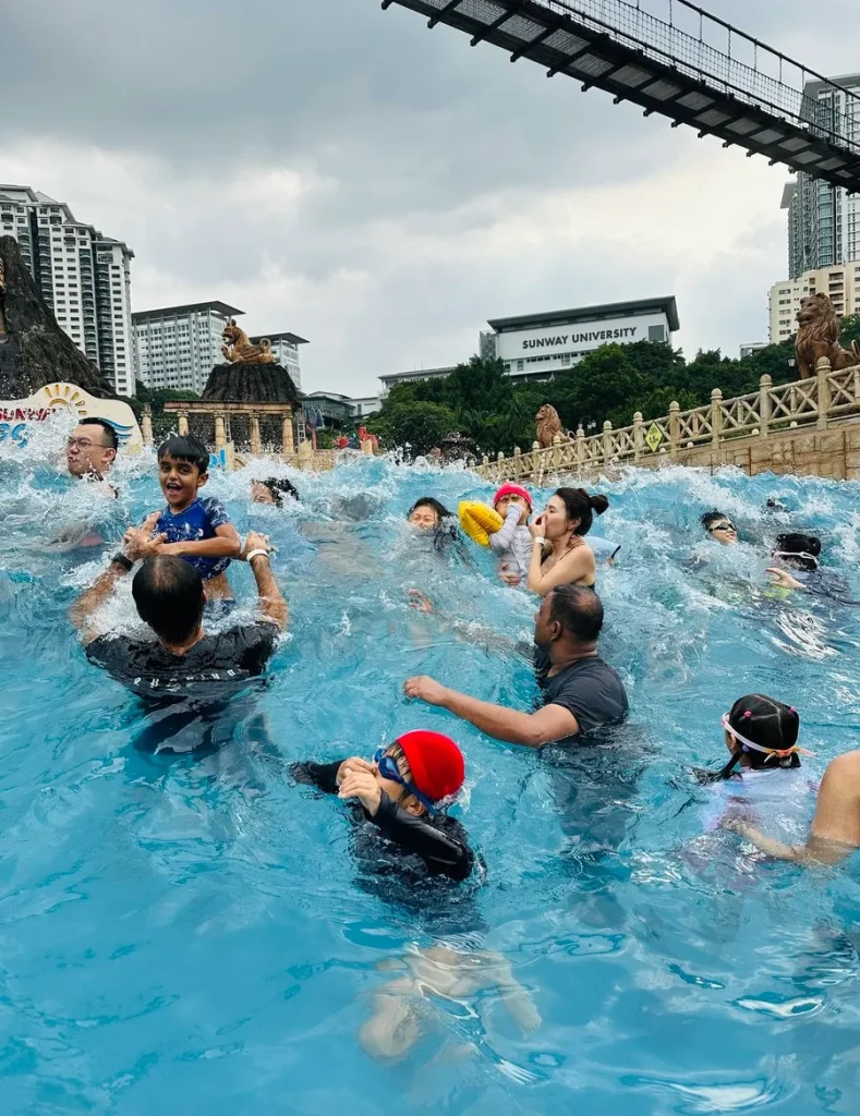 sunwaylagoonサンウェイラグーン波のプール