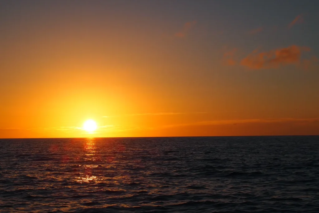 竹富島の海から見るサンセット