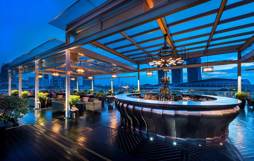 ザ フラトン ベイ ホテルプールバー