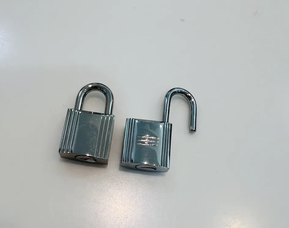 楽天Unveilピコタン風のカデナ（右）